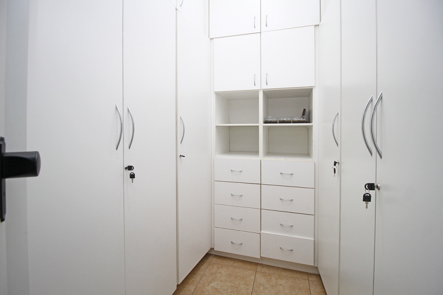 4 Bedroom Property for Sale in Cyrildene Gauteng