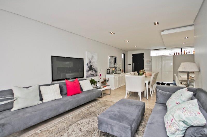 2 Bedroom Property for Sale in Dunkeld Gauteng