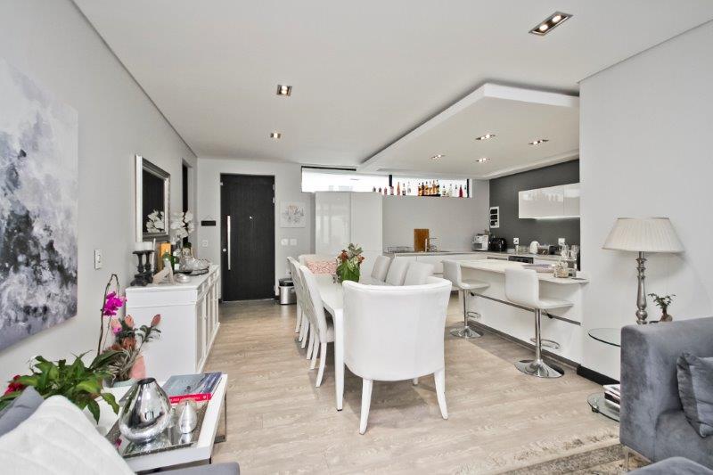 2 Bedroom Property for Sale in Dunkeld Gauteng