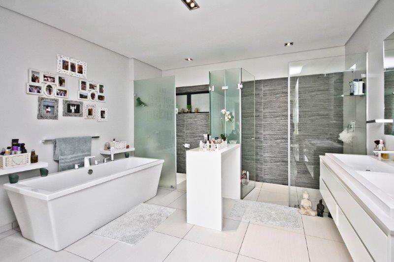 2 Bedroom Property for Sale in Dunkeld Gauteng