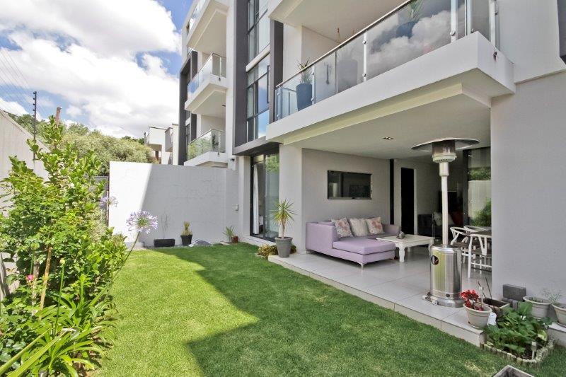 2 Bedroom Property for Sale in Dunkeld Gauteng