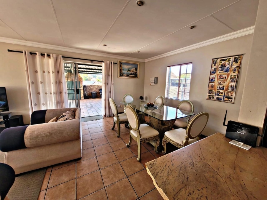 3 Bedroom Property for Sale in Die Hoewes Gauteng
