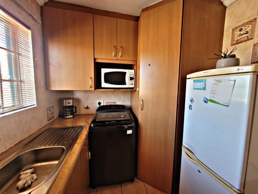 3 Bedroom Property for Sale in Die Hoewes Gauteng