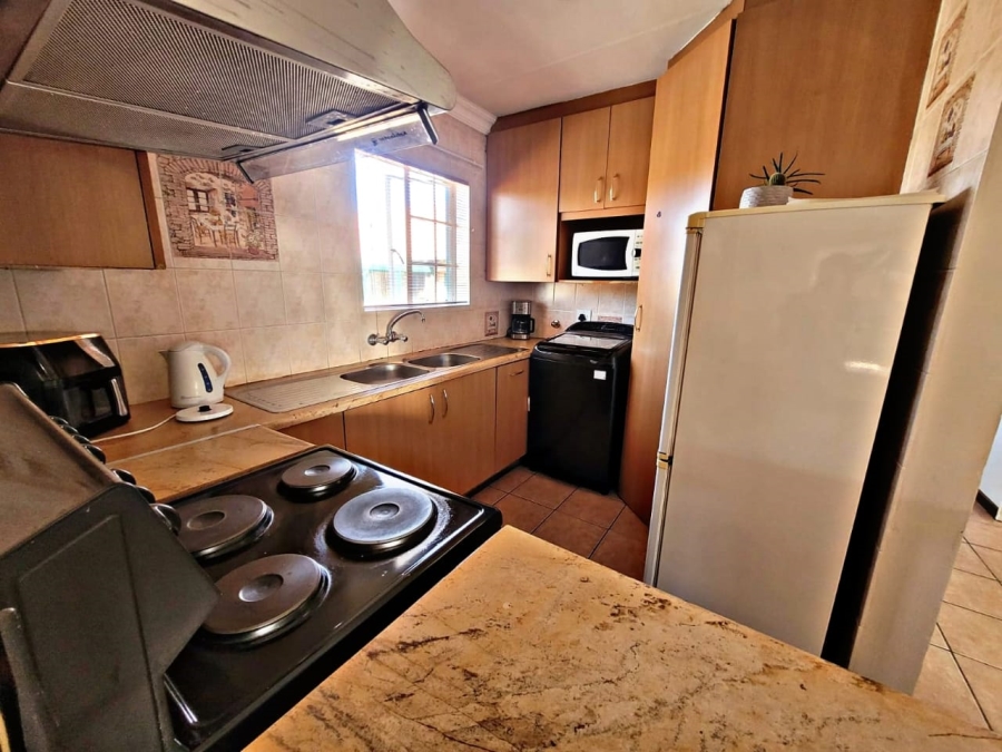 3 Bedroom Property for Sale in Die Hoewes Gauteng