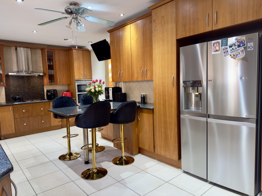 4 Bedroom Property for Sale in Waterkloof Ridge Gauteng