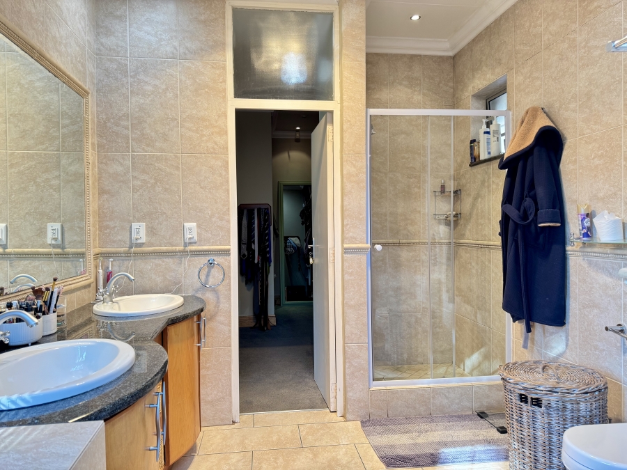 4 Bedroom Property for Sale in Waterkloof Ridge Gauteng