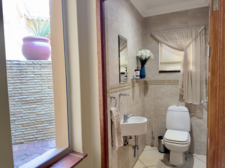 4 Bedroom Property for Sale in Waterkloof Ridge Gauteng