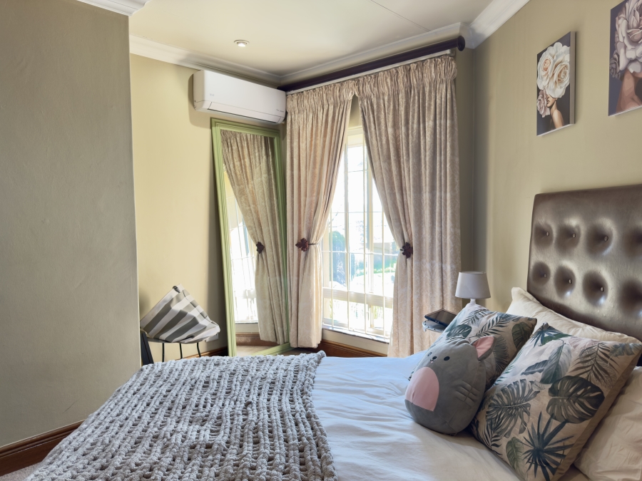 4 Bedroom Property for Sale in Waterkloof Ridge Gauteng