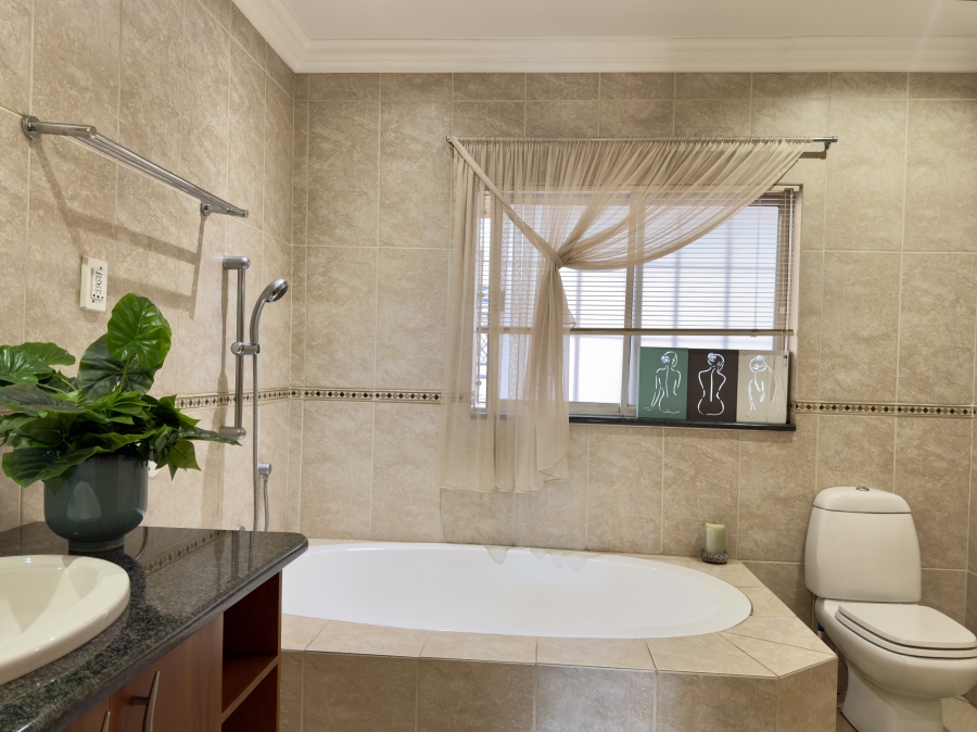 4 Bedroom Property for Sale in Waterkloof Ridge Gauteng