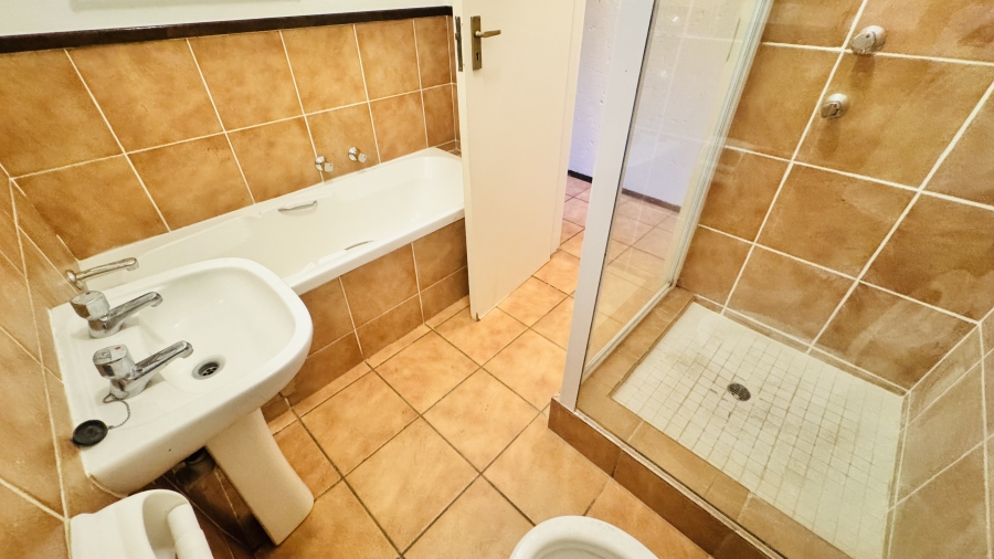 2 Bedroom Property for Sale in Sunninghill Gauteng