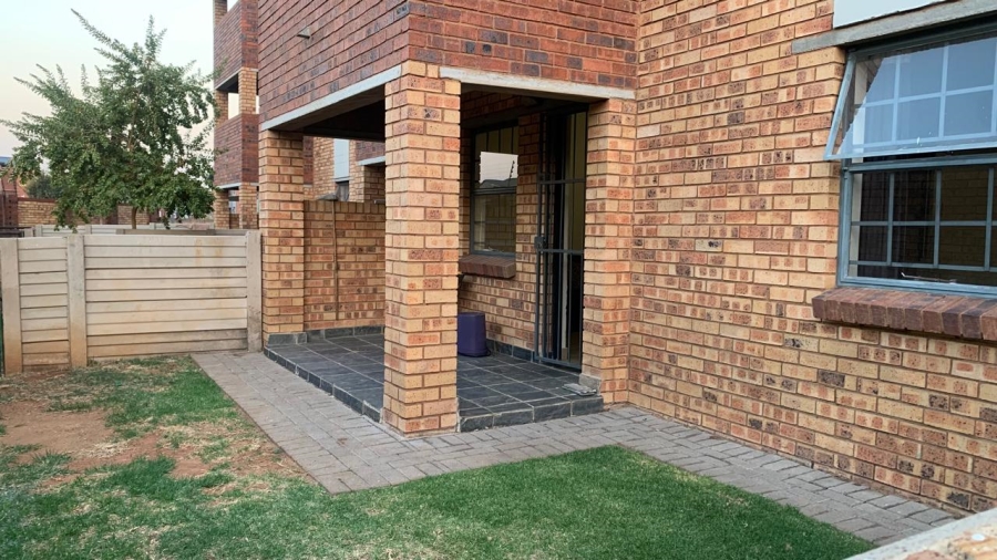 2 Bedroom Property for Sale in Olifantsvlei Gauteng