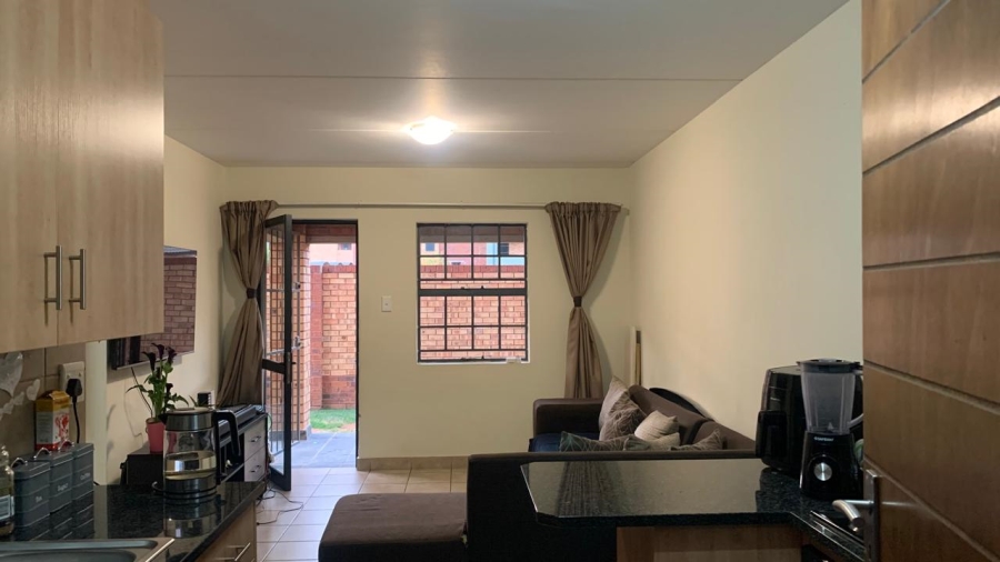 2 Bedroom Property for Sale in Olifantsvlei Gauteng