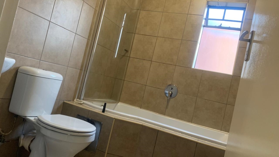 2 Bedroom Property for Sale in Olifantsvlei Gauteng