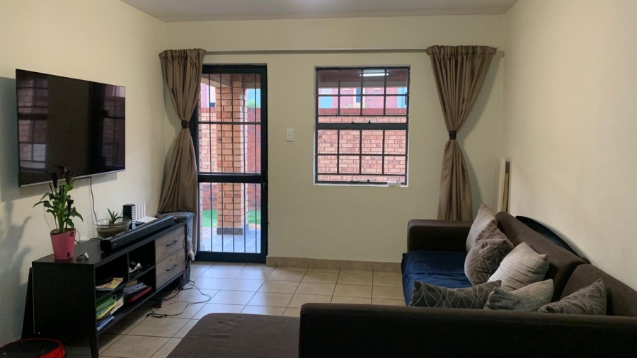 2 Bedroom Property for Sale in Olifantsvlei Gauteng
