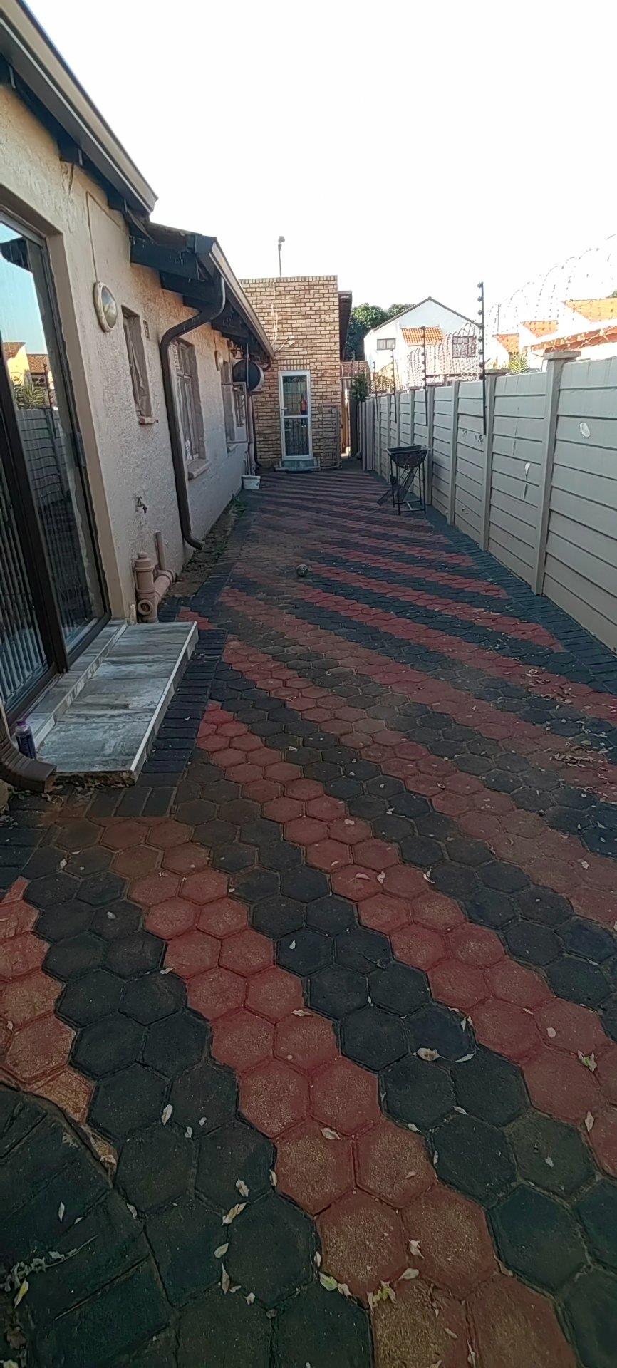 3 Bedroom Property for Sale in Lenasia Ext 10 Gauteng