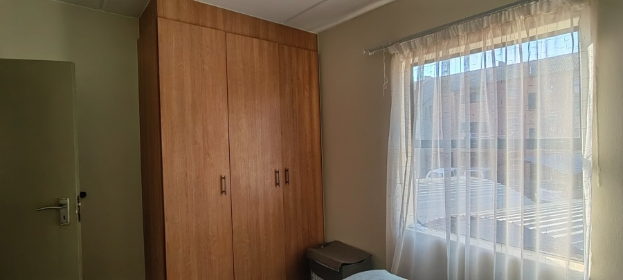 2 Bedroom Property for Sale in Olifantsvlei Gauteng