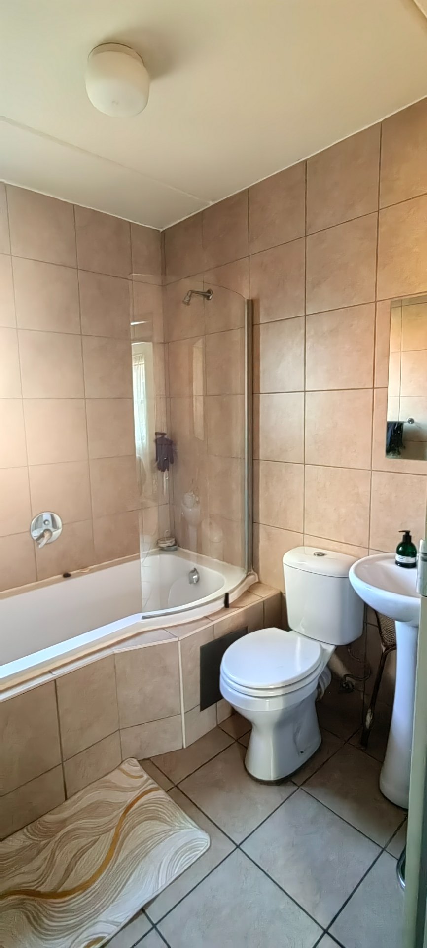 2 Bedroom Property for Sale in Olifantsvlei Gauteng