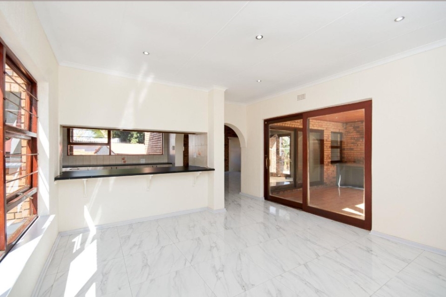 5 Bedroom Property for Sale in Halfway House Gauteng
