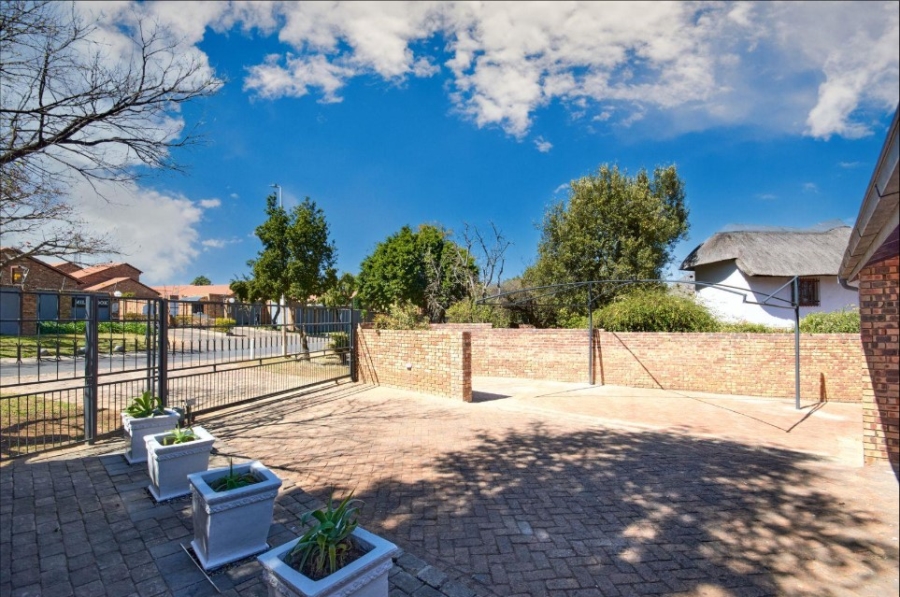 5 Bedroom Property for Sale in Halfway House Gauteng