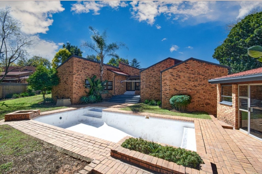 5 Bedroom Property for Sale in Halfway House Gauteng