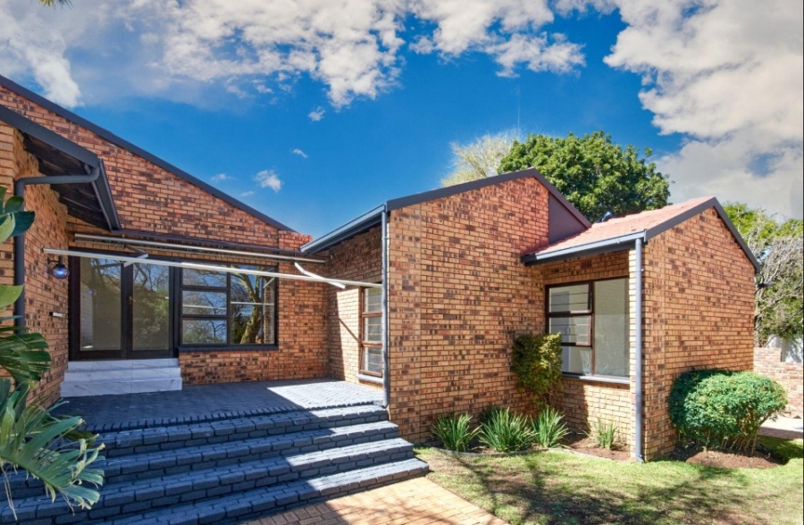 5 Bedroom Property for Sale in Halfway House Gauteng