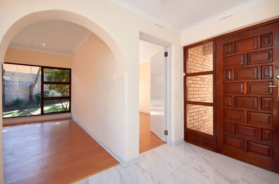 5 Bedroom Property for Sale in Halfway House Gauteng