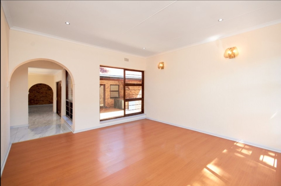 5 Bedroom Property for Sale in Halfway House Gauteng