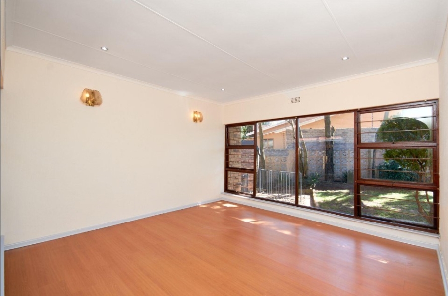 5 Bedroom Property for Sale in Halfway House Gauteng