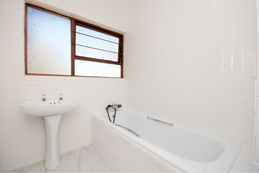 5 Bedroom Property for Sale in Halfway House Gauteng