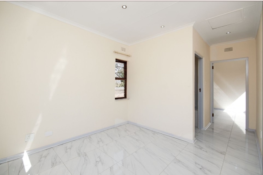 5 Bedroom Property for Sale in Halfway House Gauteng