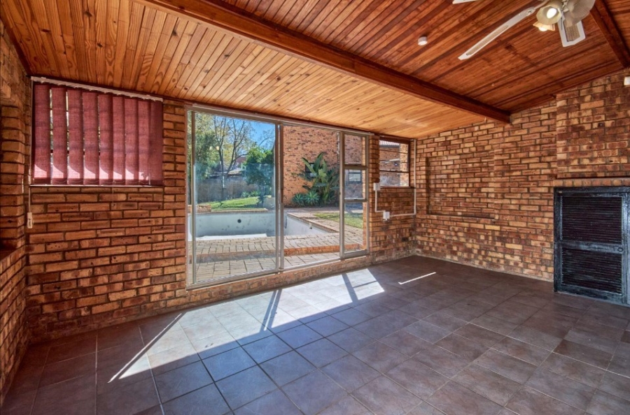 5 Bedroom Property for Sale in Halfway House Gauteng