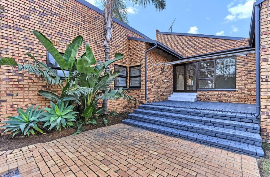 5 Bedroom Property for Sale in Halfway House Gauteng