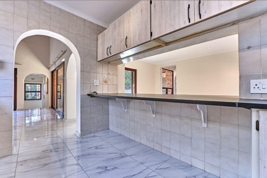 5 Bedroom Property for Sale in Halfway House Gauteng