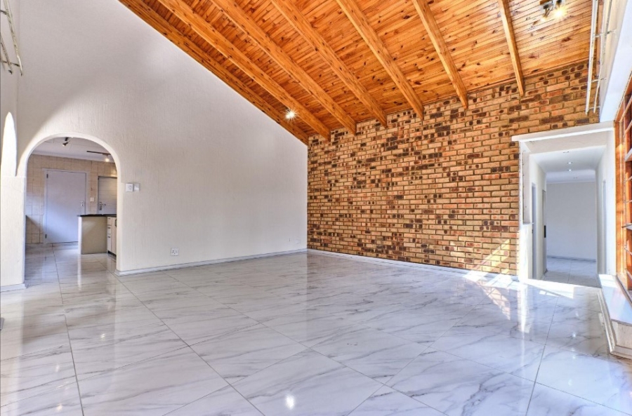 5 Bedroom Property for Sale in Halfway House Gauteng