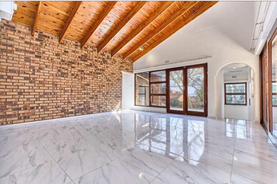 5 Bedroom Property for Sale in Halfway House Gauteng