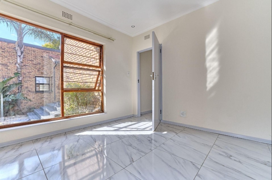 5 Bedroom Property for Sale in Halfway House Gauteng
