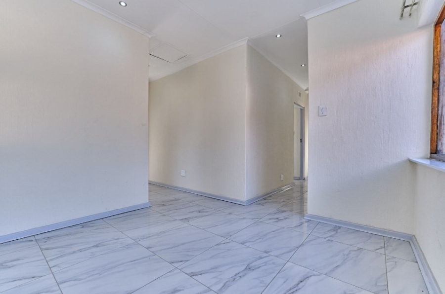 5 Bedroom Property for Sale in Halfway House Gauteng