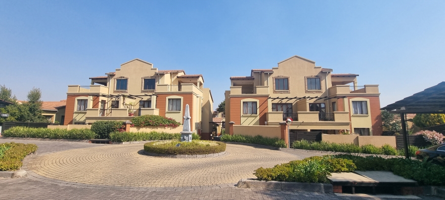 To Let 2 Bedroom Property for Rent in Douglasdale Gauteng