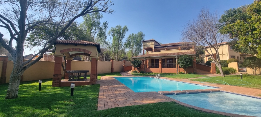 To Let 2 Bedroom Property for Rent in Douglasdale Gauteng