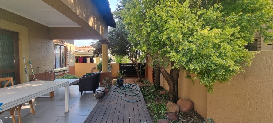 To Let 2 Bedroom Property for Rent in Douglasdale Gauteng