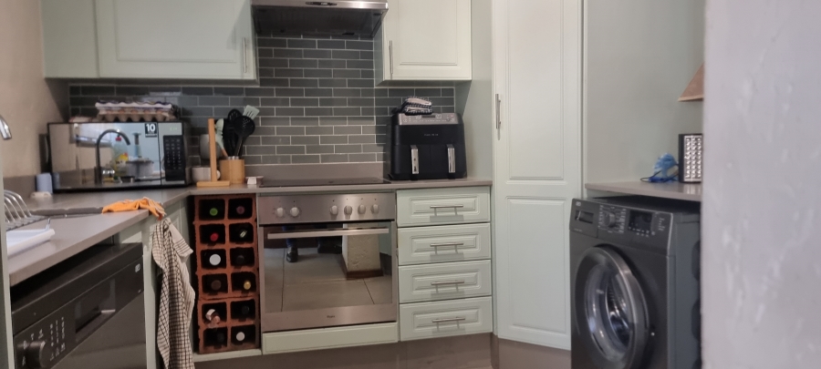 To Let 2 Bedroom Property for Rent in Douglasdale Gauteng