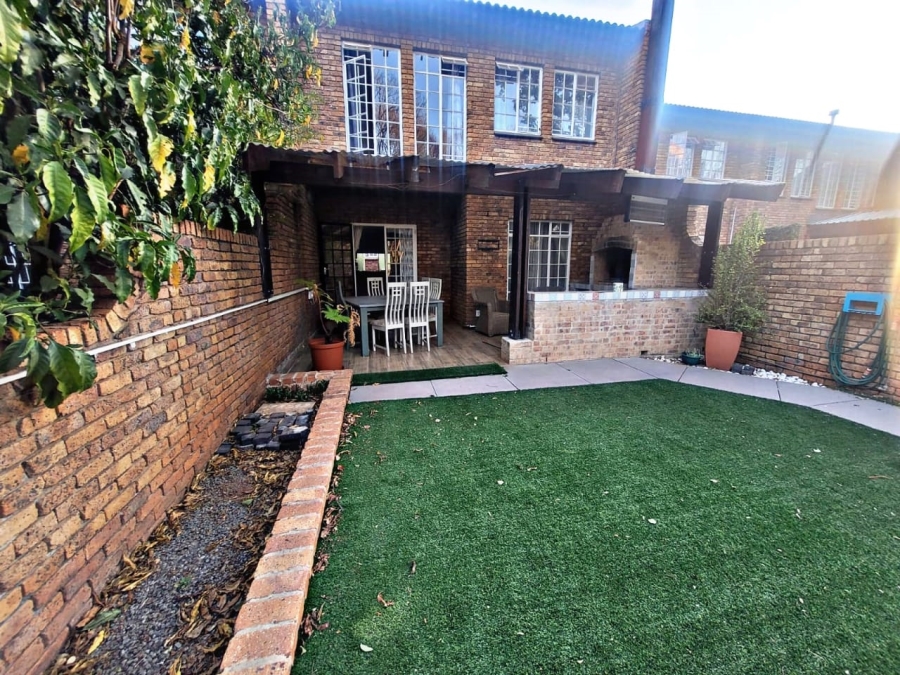 3 Bedroom Property for Sale in Hennopspark Gauteng