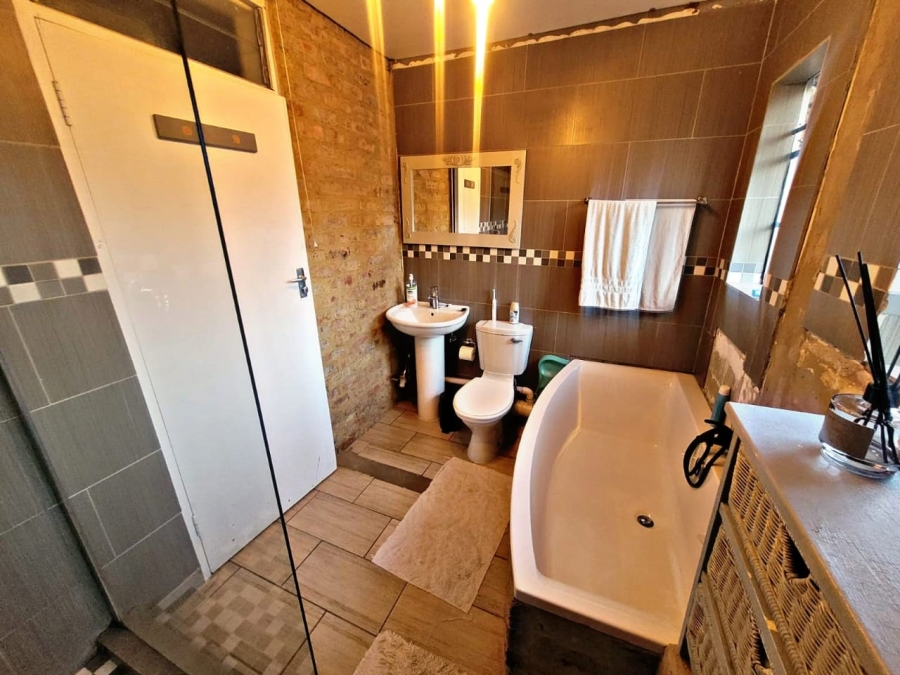 3 Bedroom Property for Sale in Hennopspark Gauteng