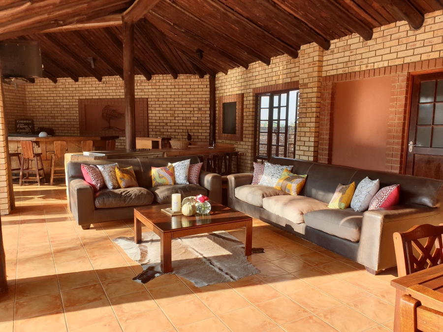 6 Bedroom Property for Sale in Die Hoewes Gauteng