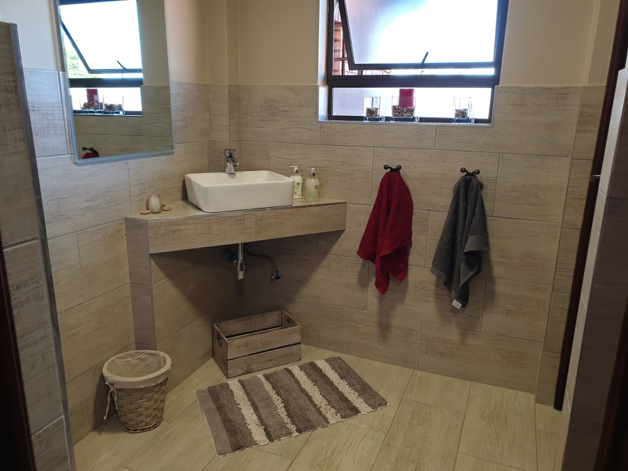 6 Bedroom Property for Sale in Die Hoewes Gauteng