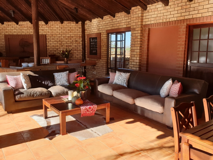 6 Bedroom Property for Sale in Die Hoewes Gauteng
