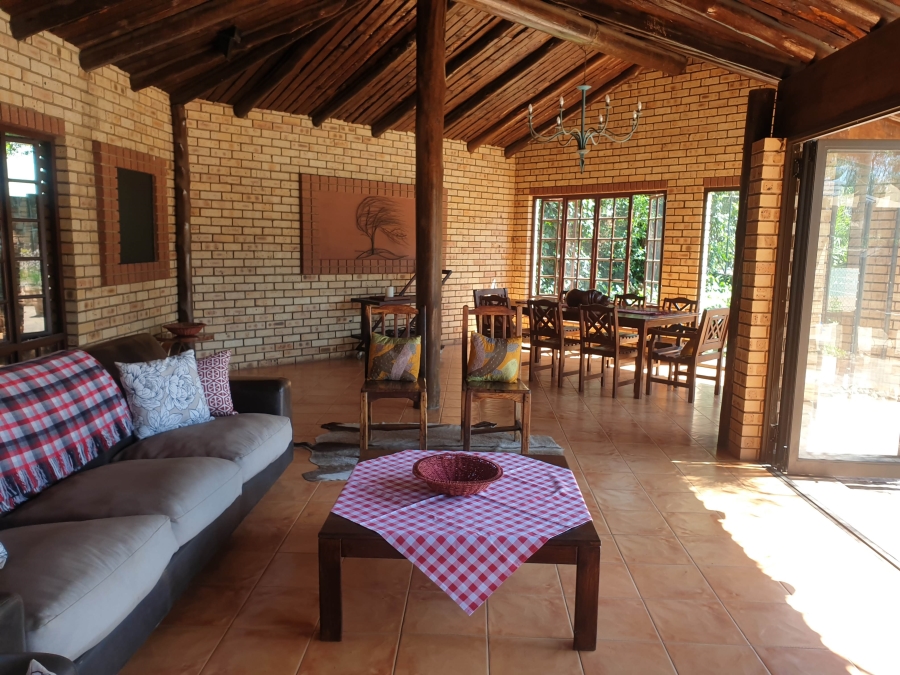 6 Bedroom Property for Sale in Die Hoewes Gauteng