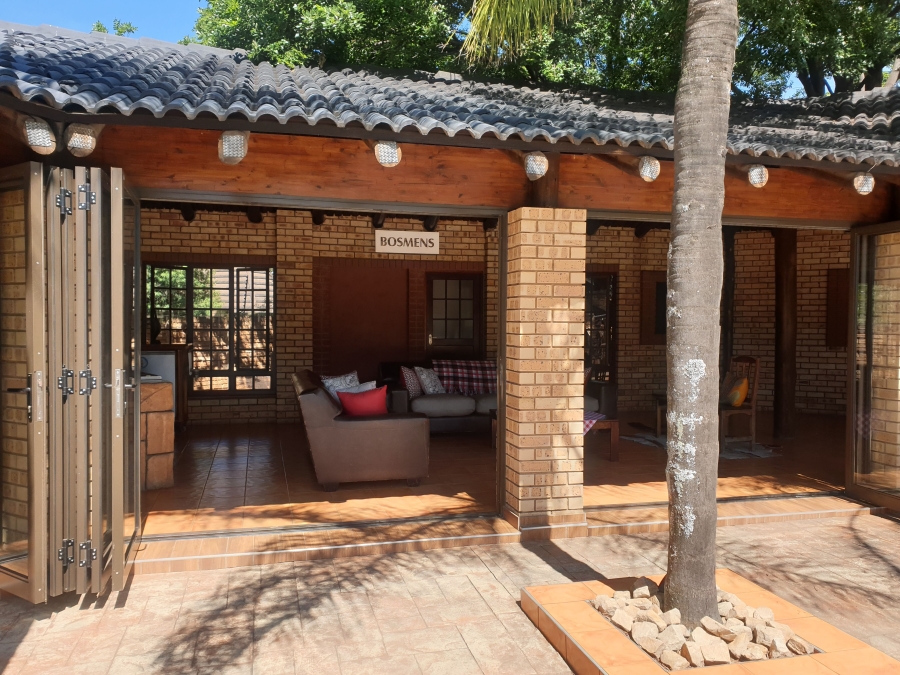 6 Bedroom Property for Sale in Die Hoewes Gauteng