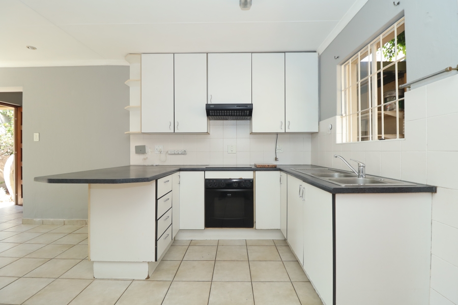 To Let 3 Bedroom Property for Rent in Bromhof Gauteng