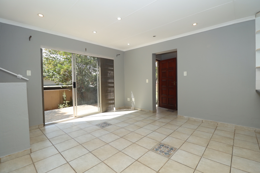 To Let 3 Bedroom Property for Rent in Bromhof Gauteng